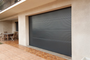 Porte de garage Dijon sectionnelle - Installation et maintenance