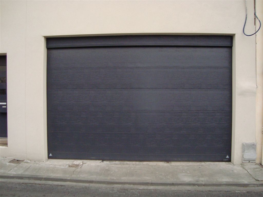 Porte de garage noire